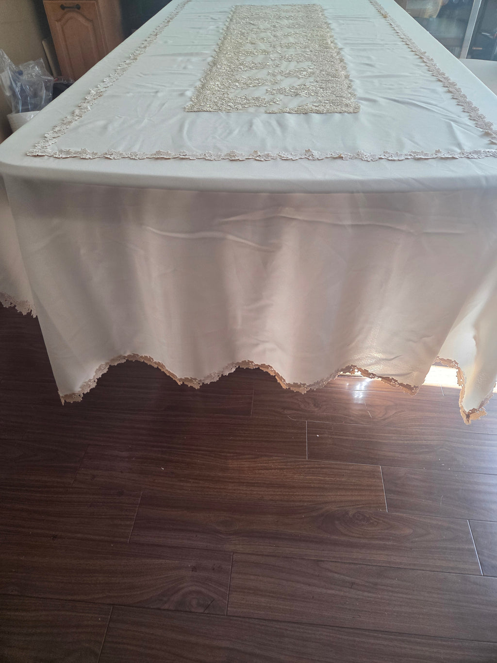 Handmade embroidered lace rectangular table cover